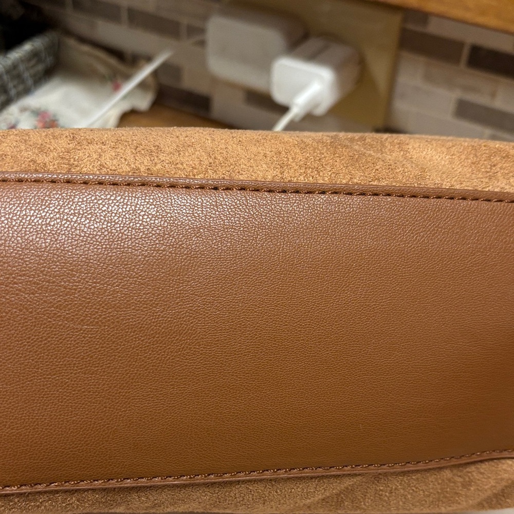 Badgley Mischka Crossbody Bag with strap lock n DustBag ! NWT - Picture 5 of 11